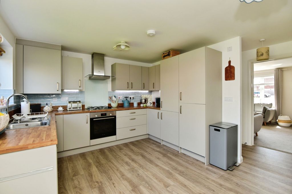 Property photo 2 of 15 Kitchen