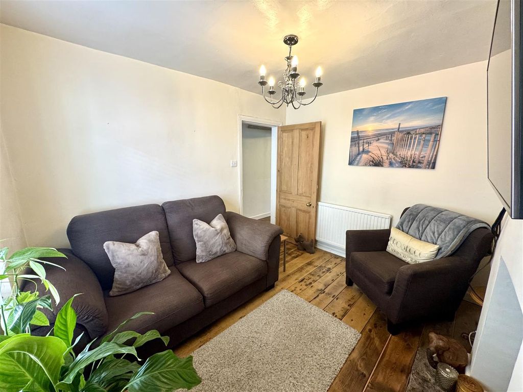 Property photo 3 of 23 Lounge