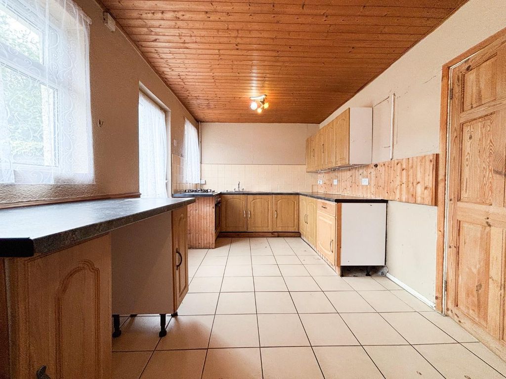 Property photo 2 of 21 Kitchen