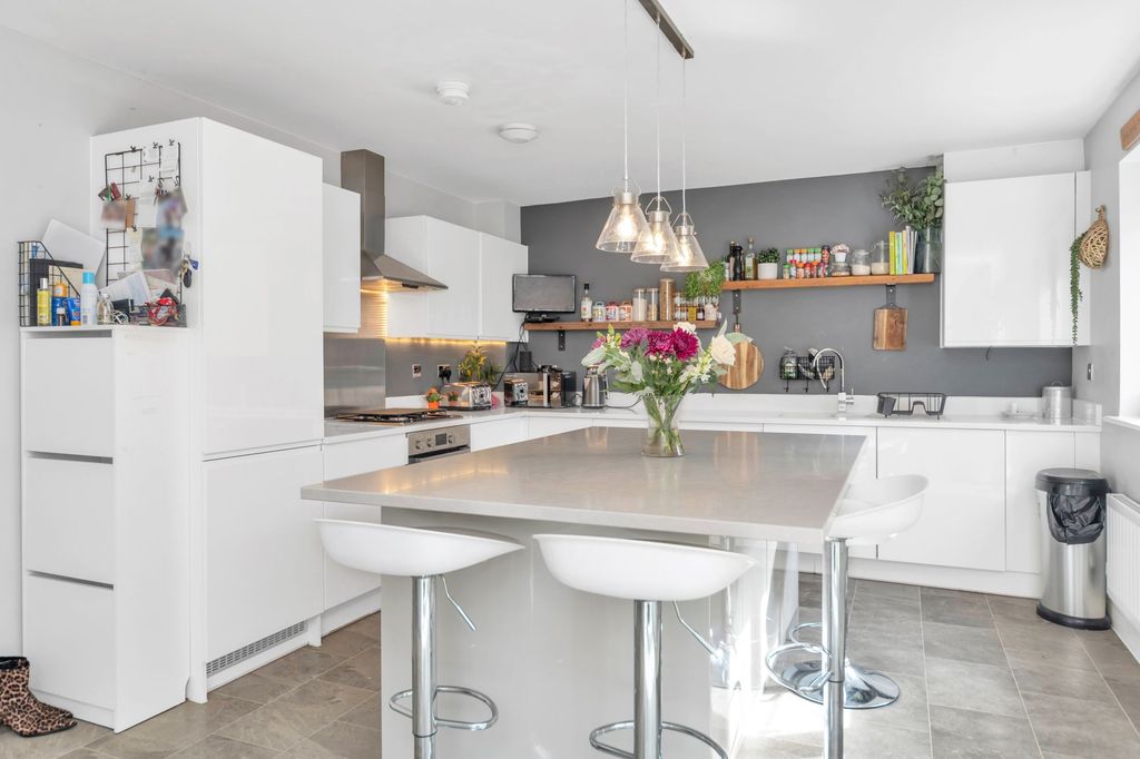 Property photo 2 of 24