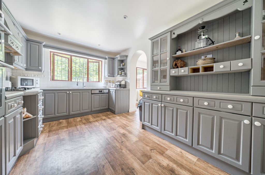 Property photo 2 of 26 1339811-53-689c8c...