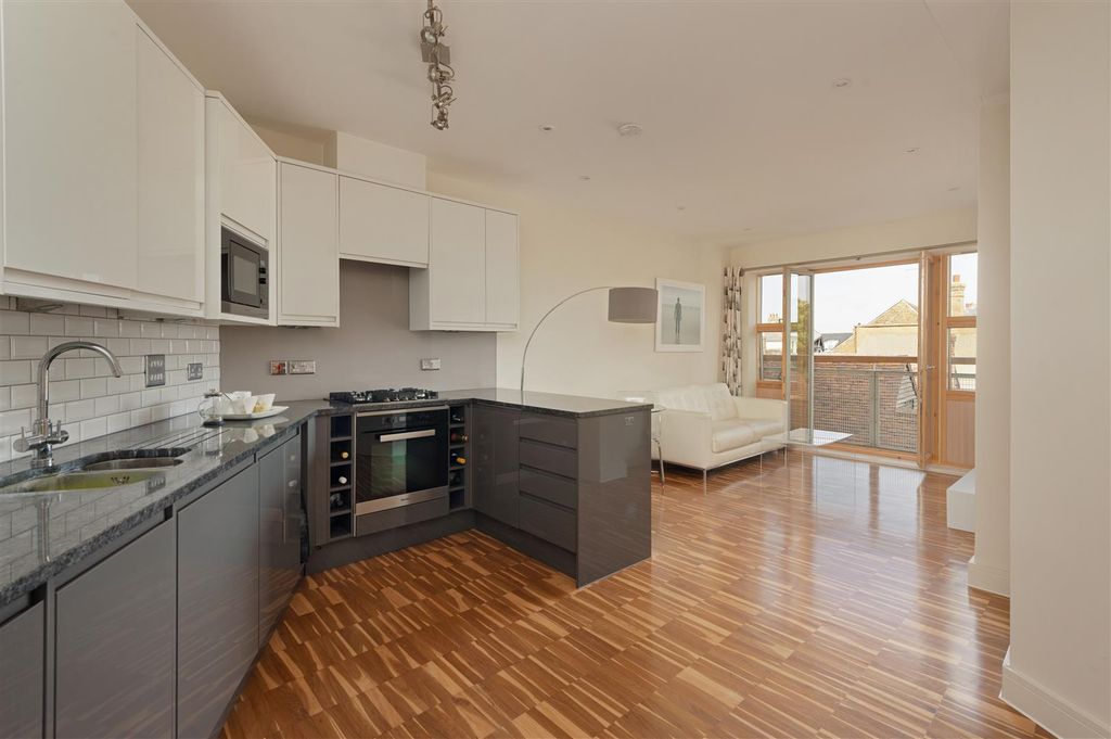 2 bed flat for sale Whitstable