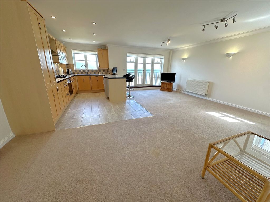 Property photo 2 of 15 Picture No. 21