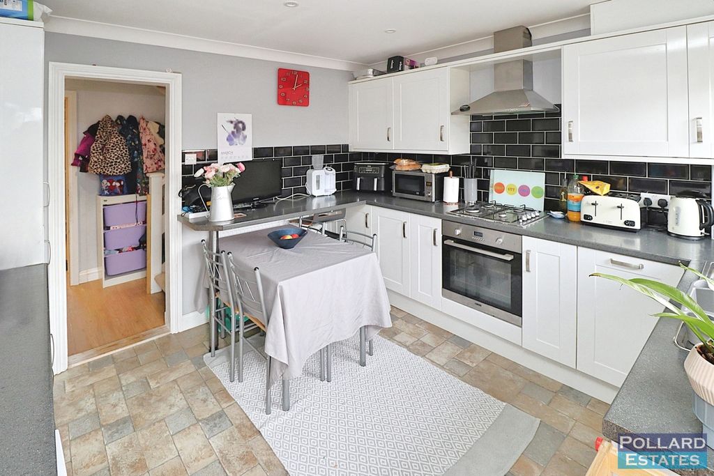 Property photo 3 of 10 Pbox-Img.Jpg