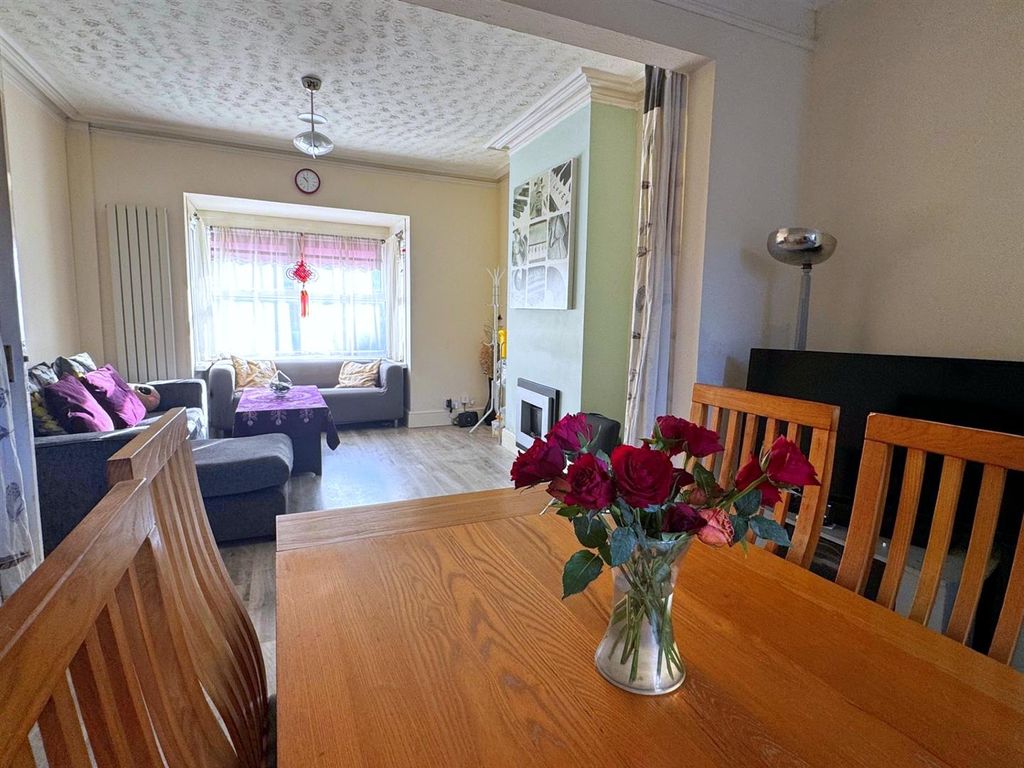 Property photo 3 of 16 138Whit9.Jpg