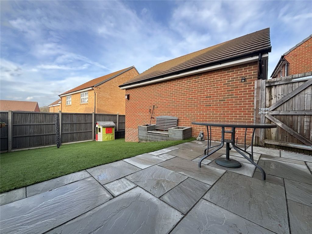 Property photo 3 of 8 Garden