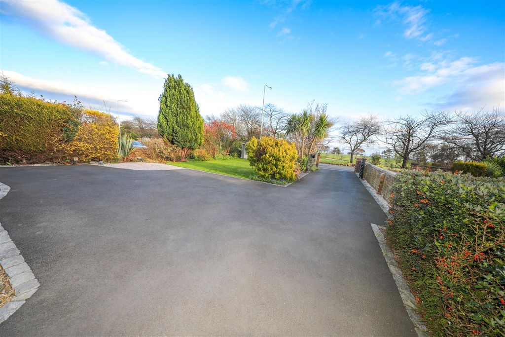 Property photo 3 of 43 c