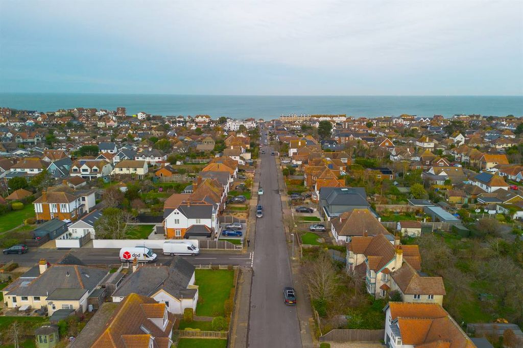 Property photo 3 of 40