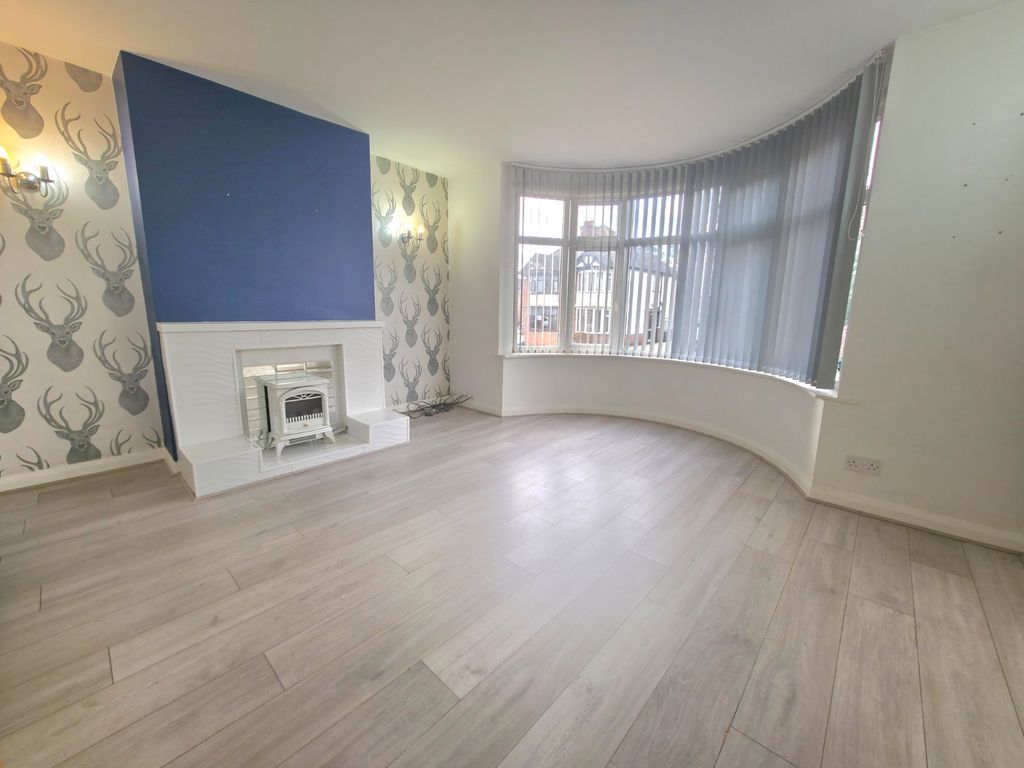 Property photo 2 of 16 Lounge