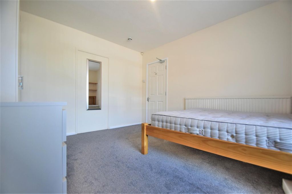 Property photo 3 of 18 Bedroom 1