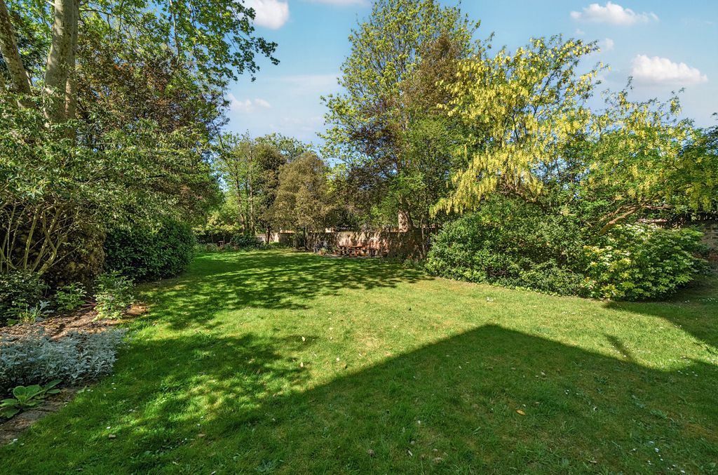 Property photo 3 of 12 1451671-10-69F1Db...