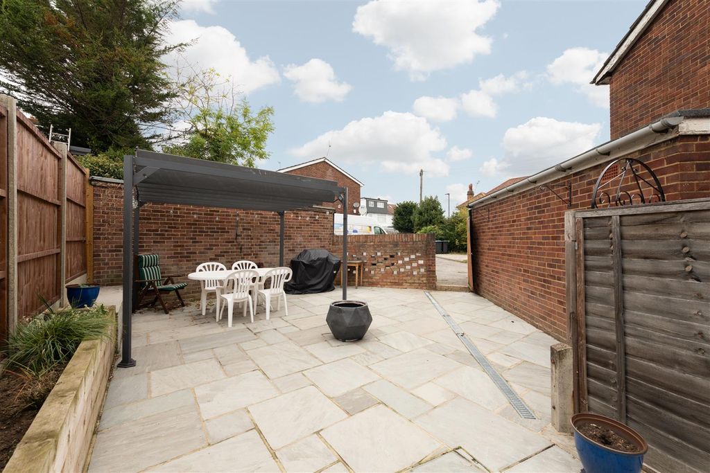Property photo 2 of 17 Grosvenor 16.Jpg
