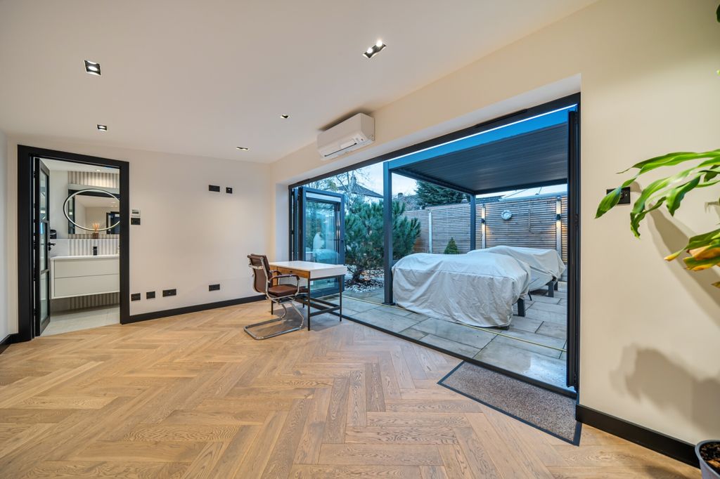 Property photo 1 of 19 1397295-14-696125...