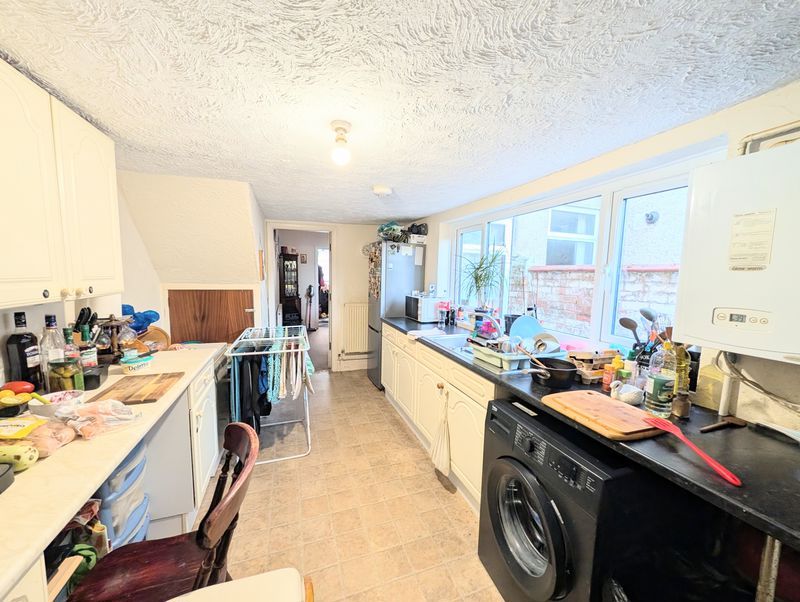 Property photo 2 of 10 Kitchen