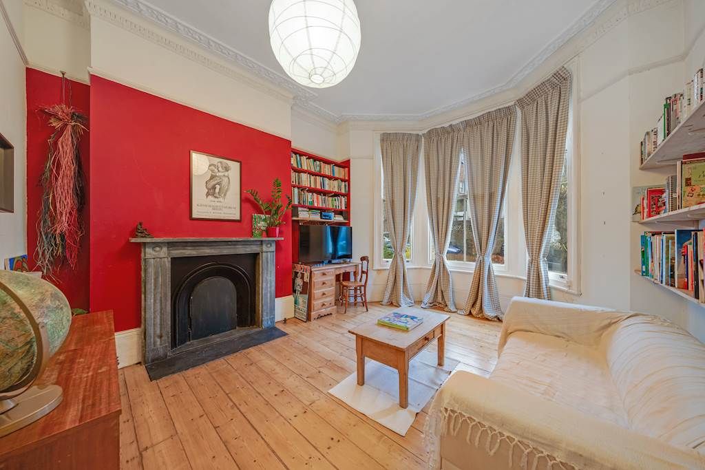 Property photo 3 of 12 01-8A6581974 - Hgll - Ns - 60B Woodland Rd Se19 1N