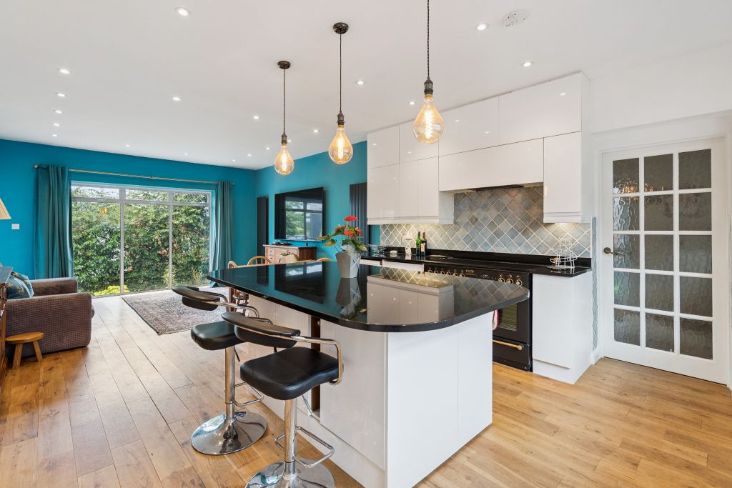 Property photo 2 of 23