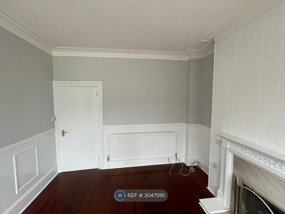 Property photo 3 of 14 Livingroom