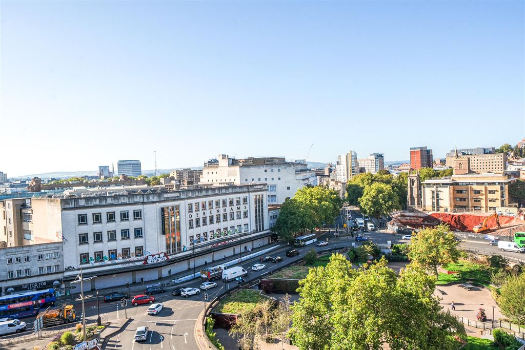 Property photo 2 of 21 Hollis Morgan