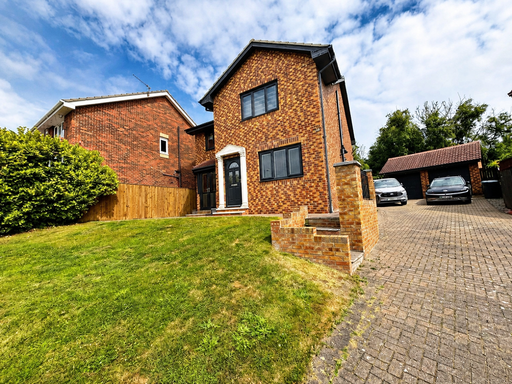 Property photo 1 of 25 Five Bedroom Detached House For Sale