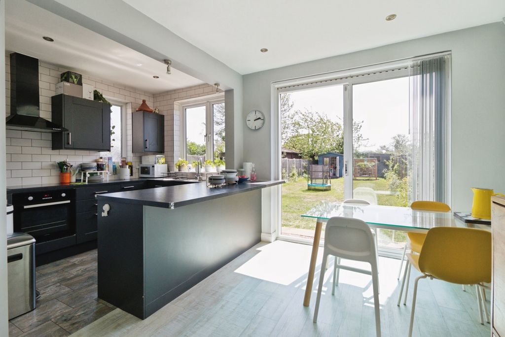 Property photo 3 of 20 Pbox-Img.Jpg