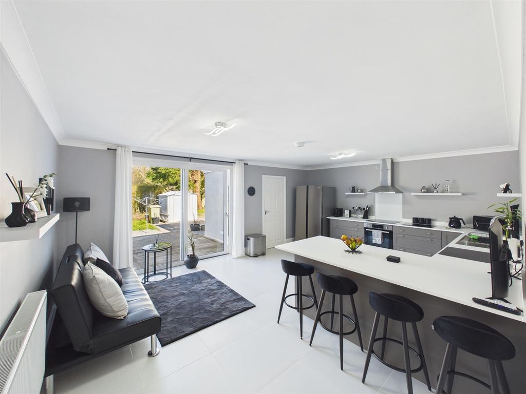 Property photo 1 of 18 Cam04045G0-Pr0079-Still013.Jpg