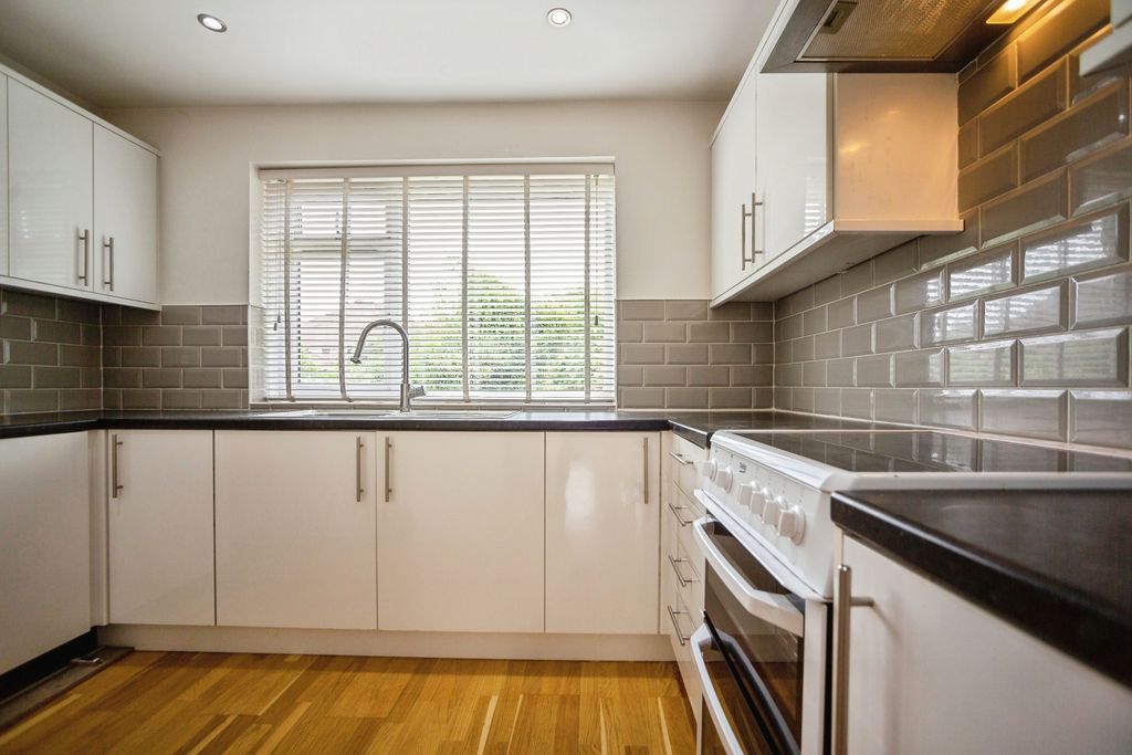 2 bed maisonette for saleMidhurst Hill, Bexleyheath DA6 photo 4