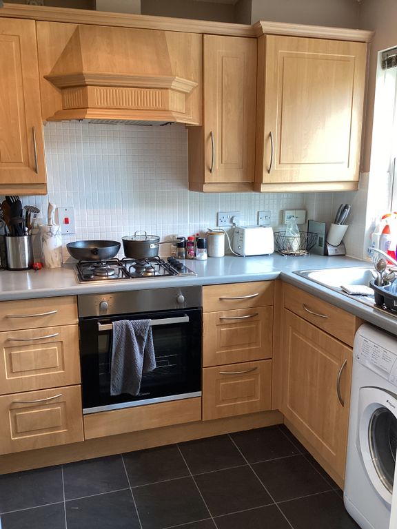Property photo 3 of 11 Kitchen