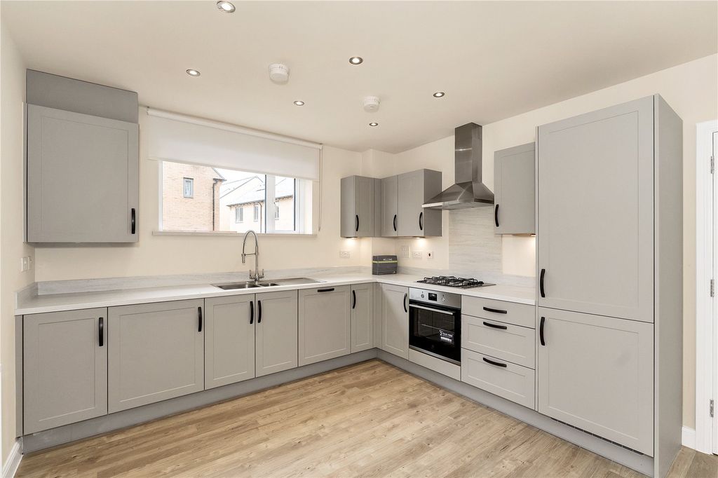 Property photo 2 of 7 Picture No. 11