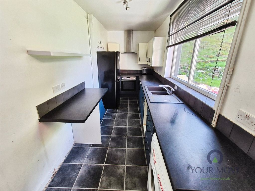 Property photo 3 of 7 Kitchen