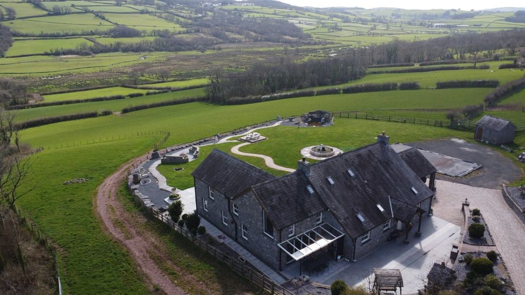 Property photo 3 of 40