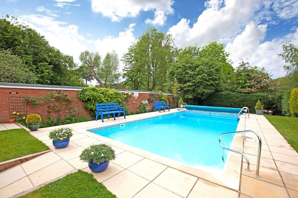 Property photo 2 of 11 Communal Pool