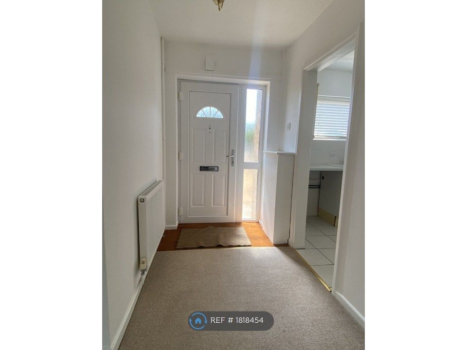 Property photo 2 of 14 Hallway