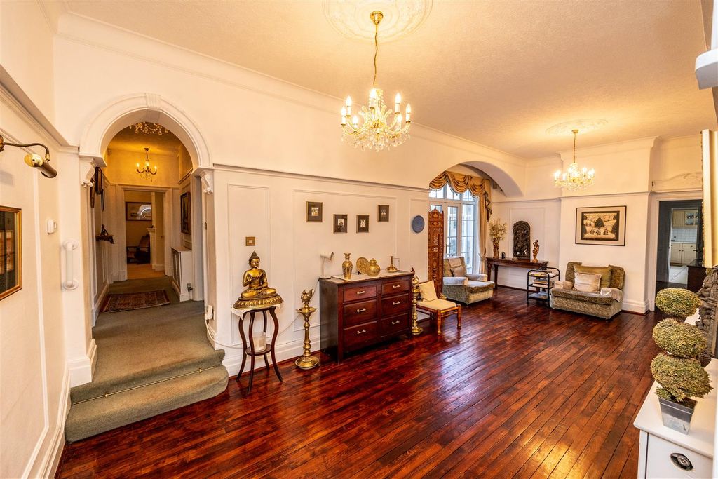 Additional image 10 of 4 bed property for saleWoodside Road, Huddersfield HD4