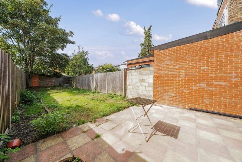 Property photo 1 of 9 Spacious Refurbished Rooms