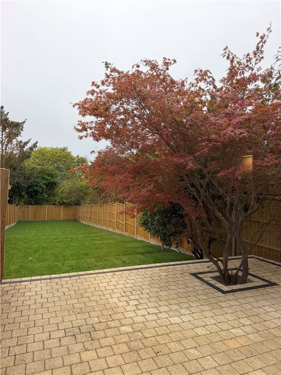 Property photo 3 of 7 Garden