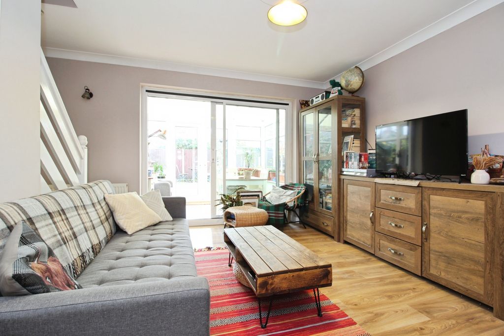 Property photo 2 of 15 Lounge