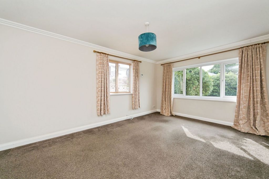 Property photo 3 of 27