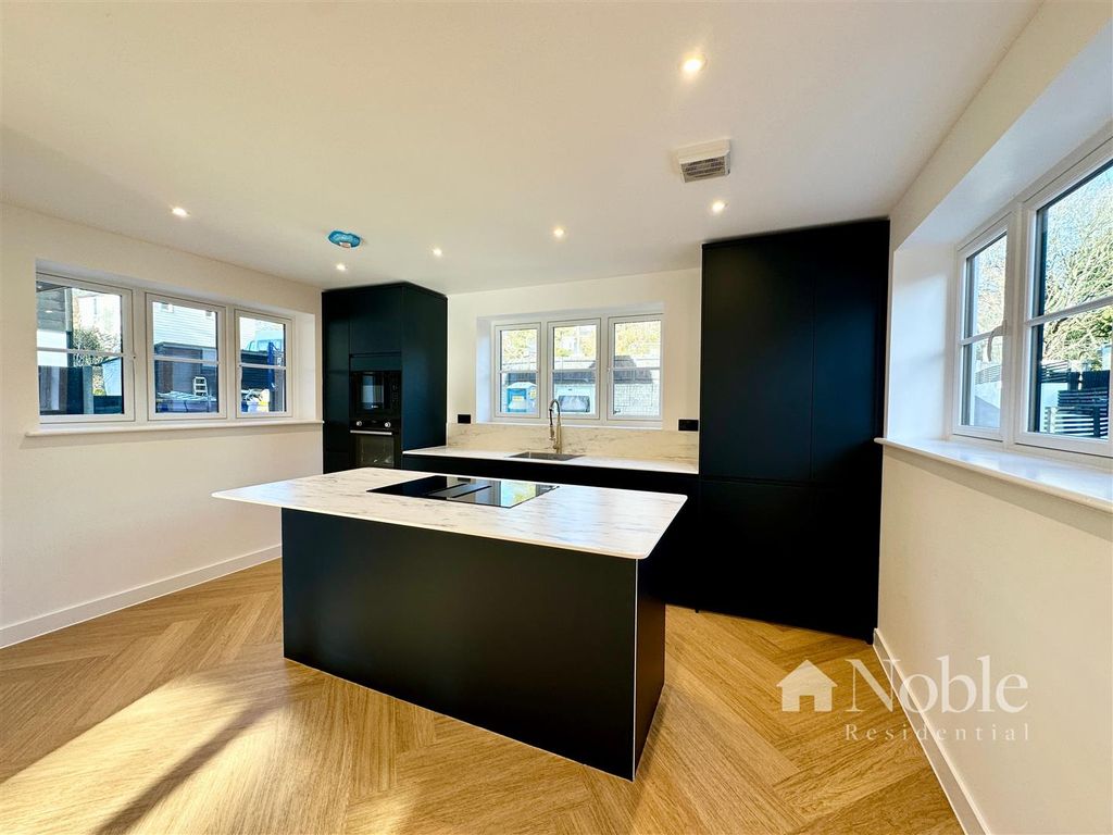 Property photo 2 of 25 Kitchen