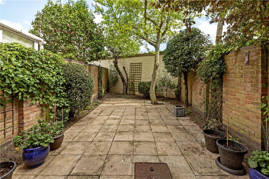 Property photo 3 of 15 Garden