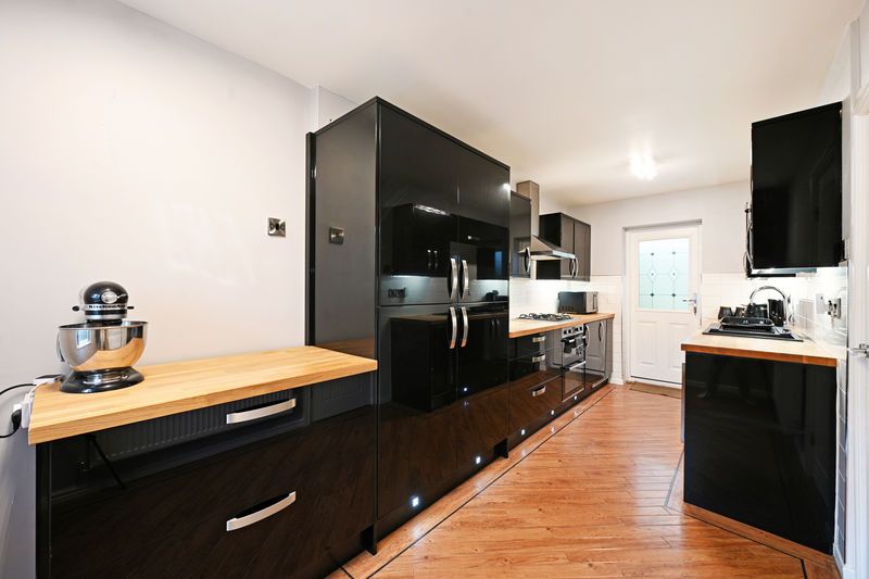 Property photo 2 of 21 Kitchen