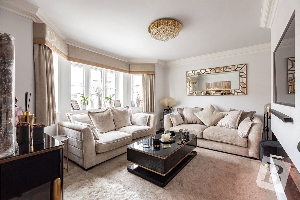 Property photo 3 of 36 Living Room