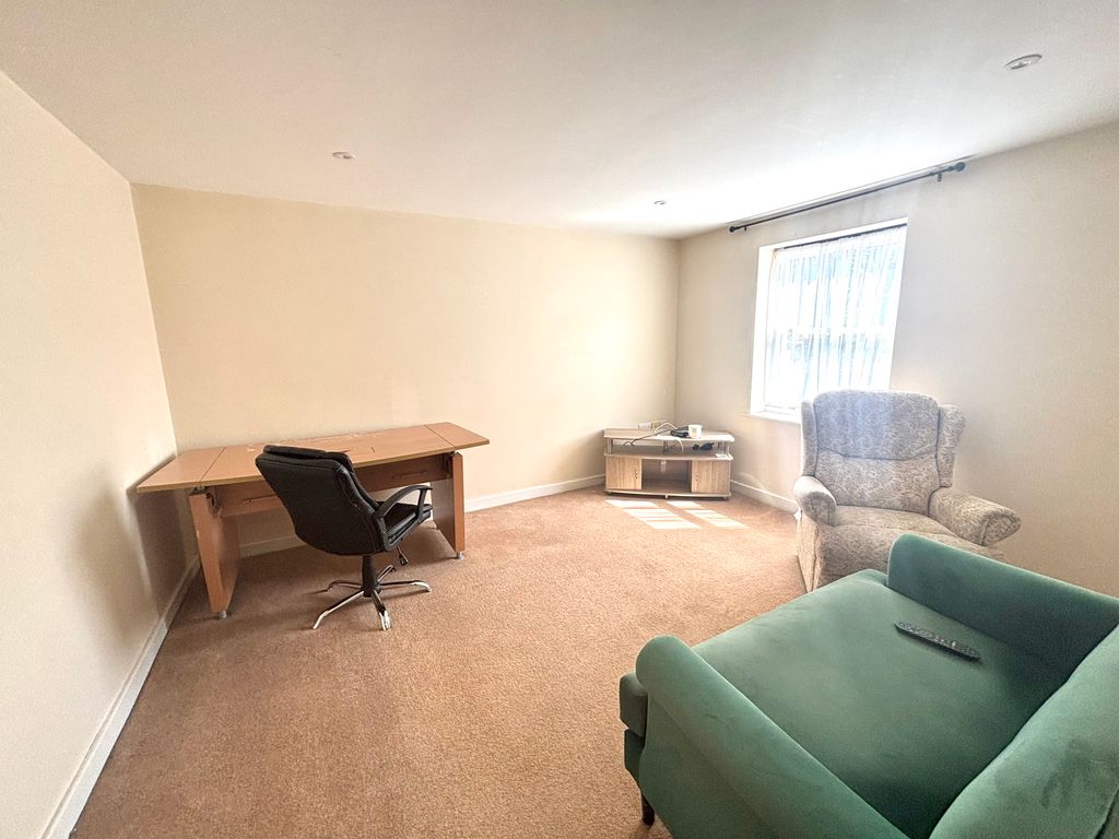 Property photo 3 of 6 Living Room