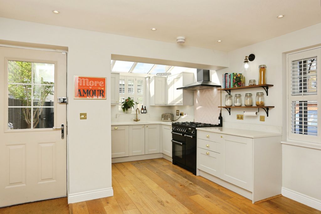 Property photo 2 of 20 Kitchen