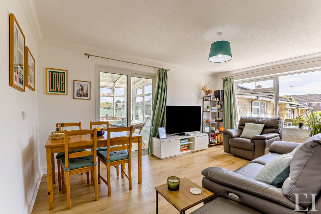 Property photo 3 of 21 8648789-Interiorwm03-800