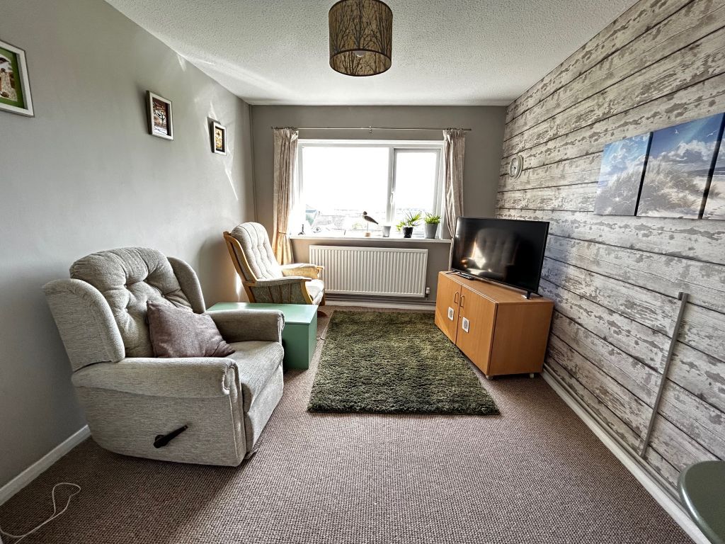 Property photo 3 of 8 Lounge