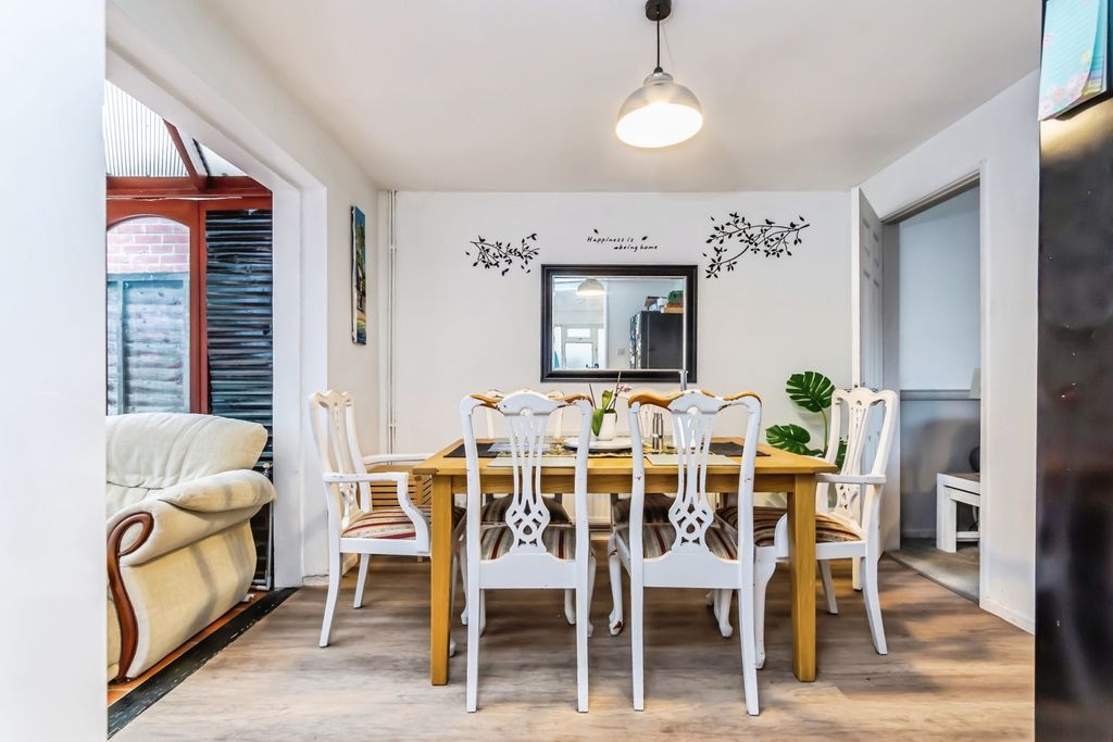 Property photo 3 of 17 Pbox-Img.Jpg