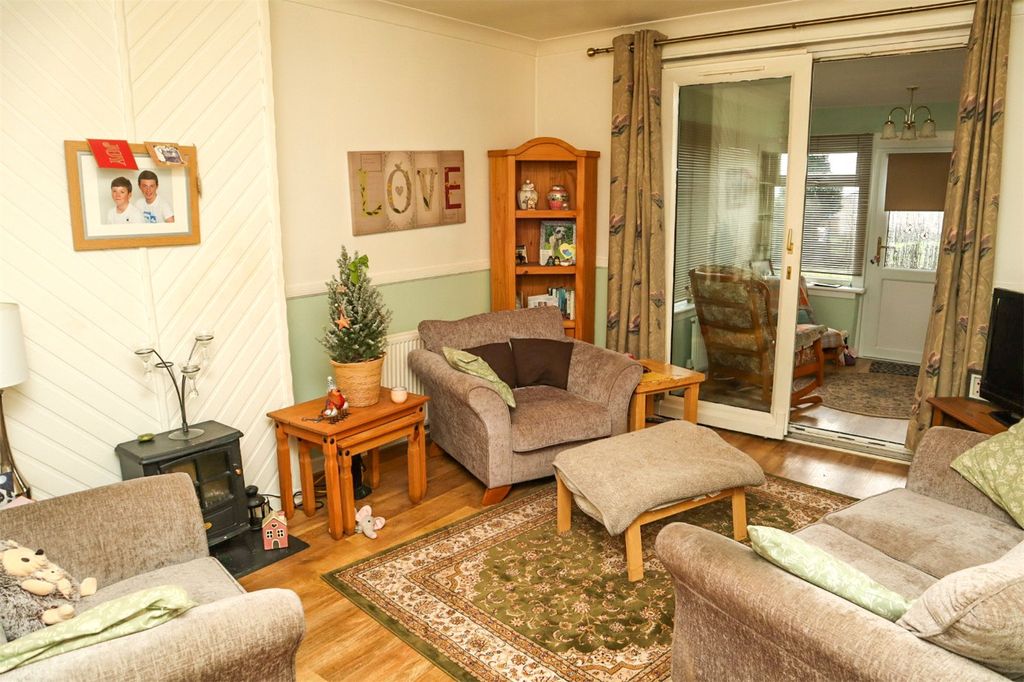 Property photo 2 of 15 Lounge