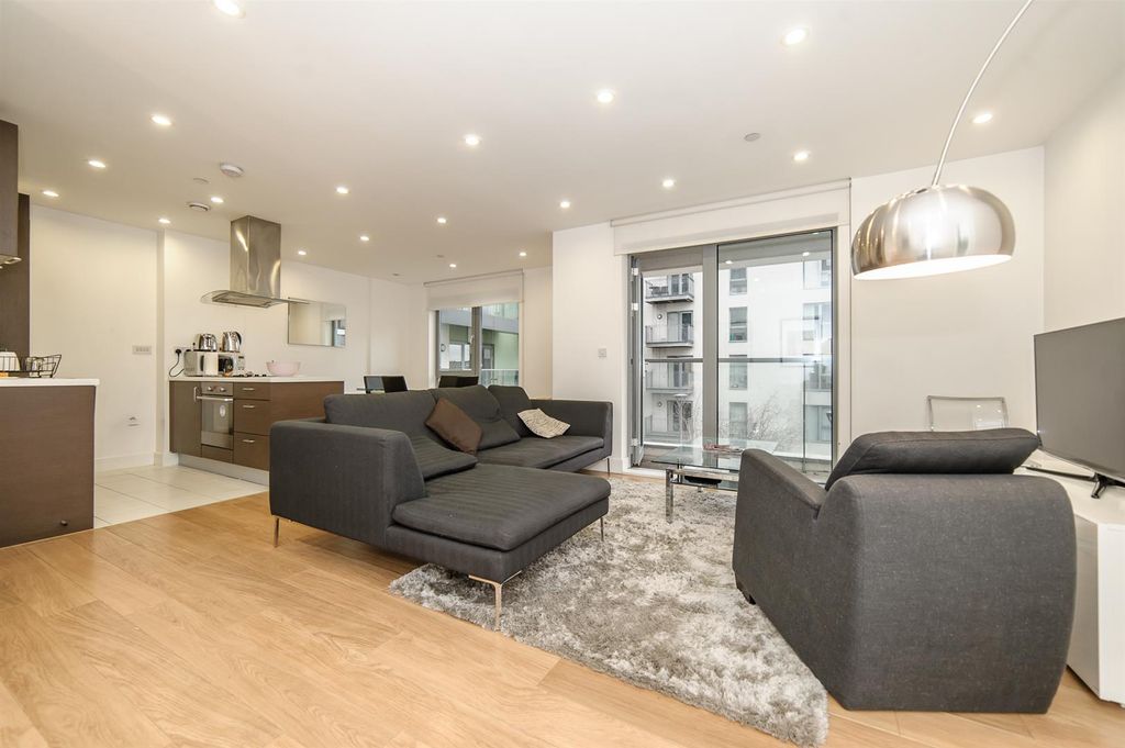 Property photo 2 of 10 4. Living Room.Jpg