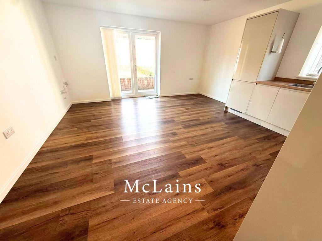 Property photo 3 of 7 Living Room
