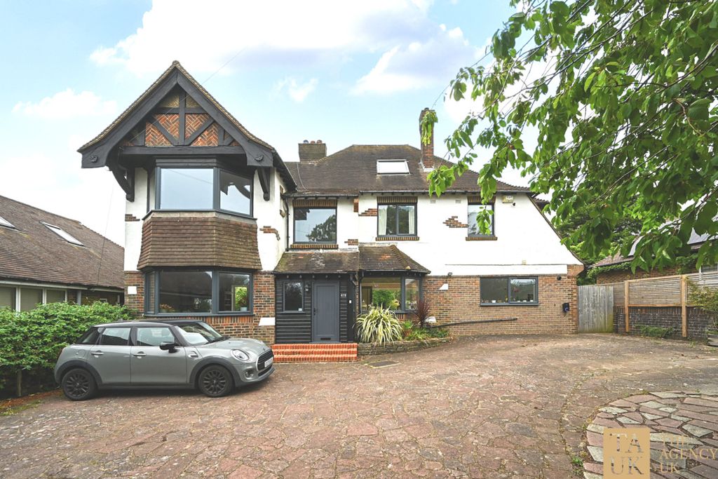 Property photo 1 of 28